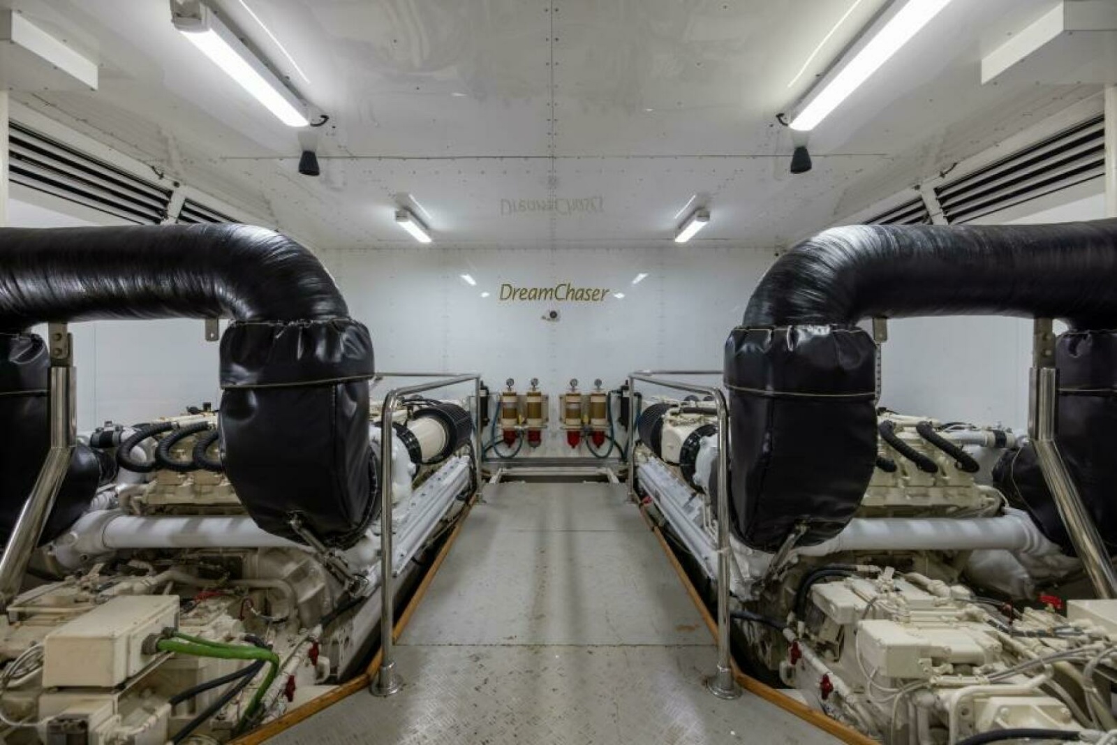 2001 Ferretti 94 Raised Pilothouse - Dreamchaser -Engine Room