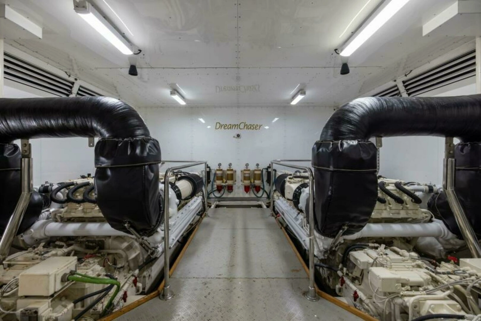 2001 Ferretti 94 Raised Pilothouse - Dreamchaser -Engine Room