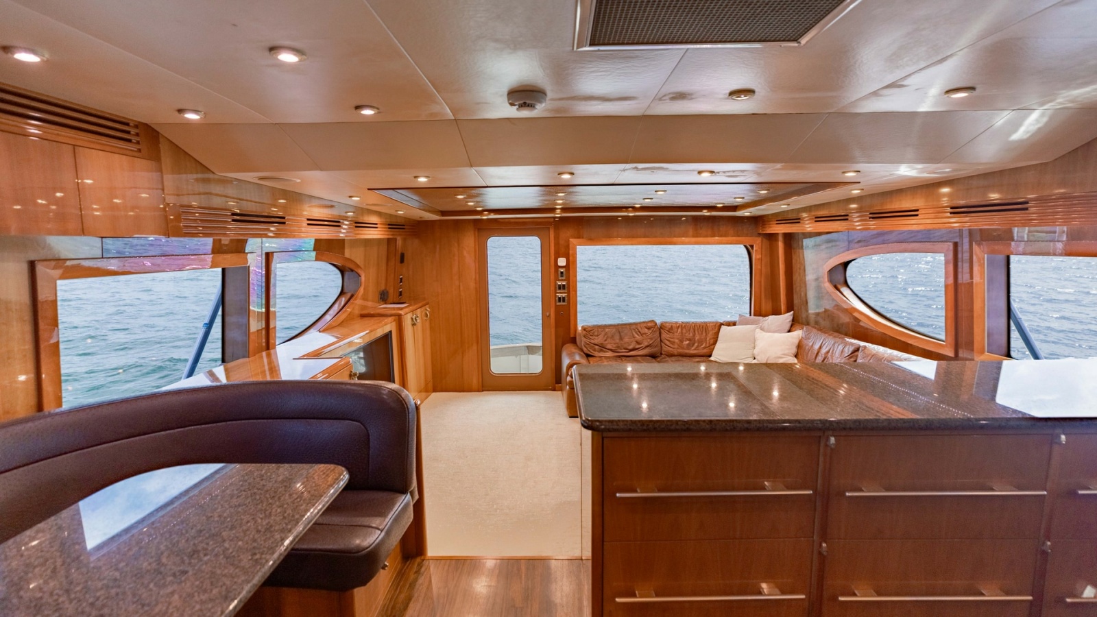 2007 Hatteras 68 Convertible- KEMOSABE- Salon
