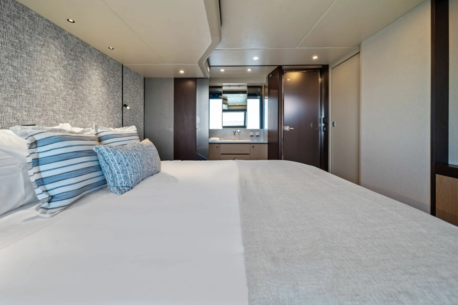 New 2027 56 Absolute Fly 56ft Absolute Yacht For Sale