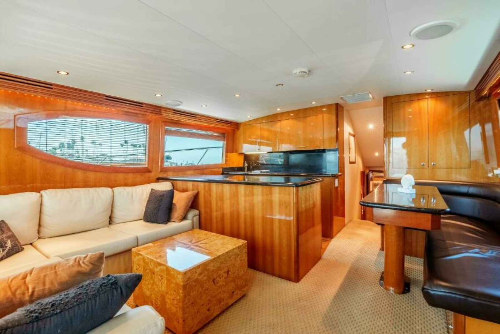 2004 Hatteras 54 Convertible photo 10