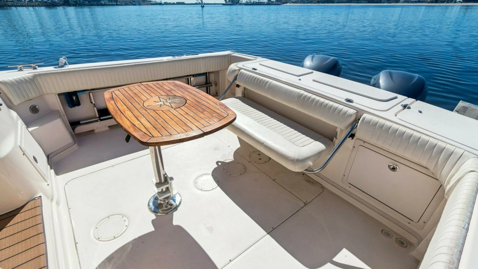 2006 Grady-White 330 Express - "POLE POSITION": Spacious Aft Deck with Seating