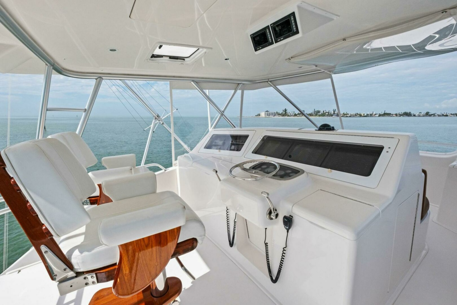 56' 2006 Viking 56 Convertible