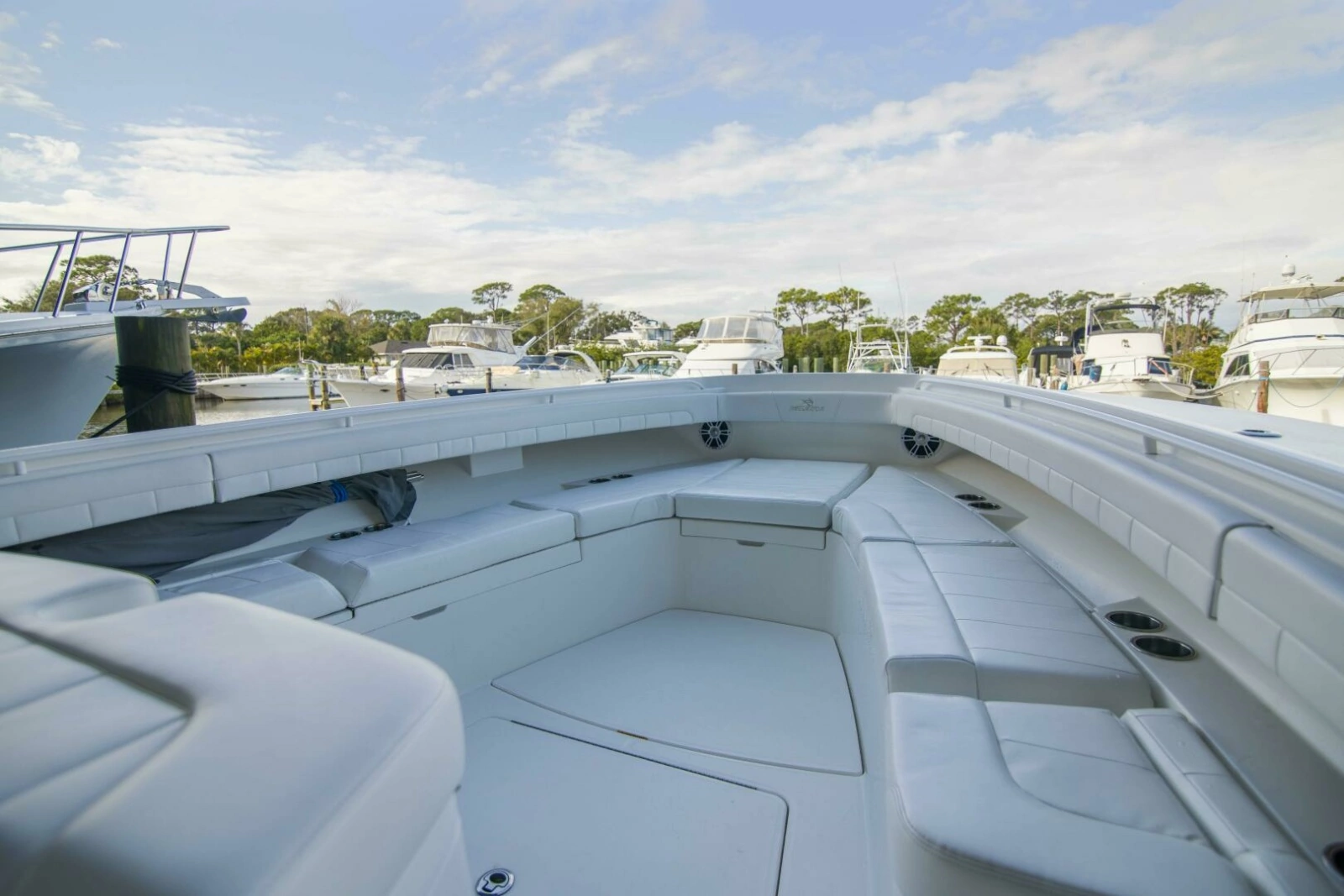 Regulator 41 - Miss Megan - Bow, Forward Seating