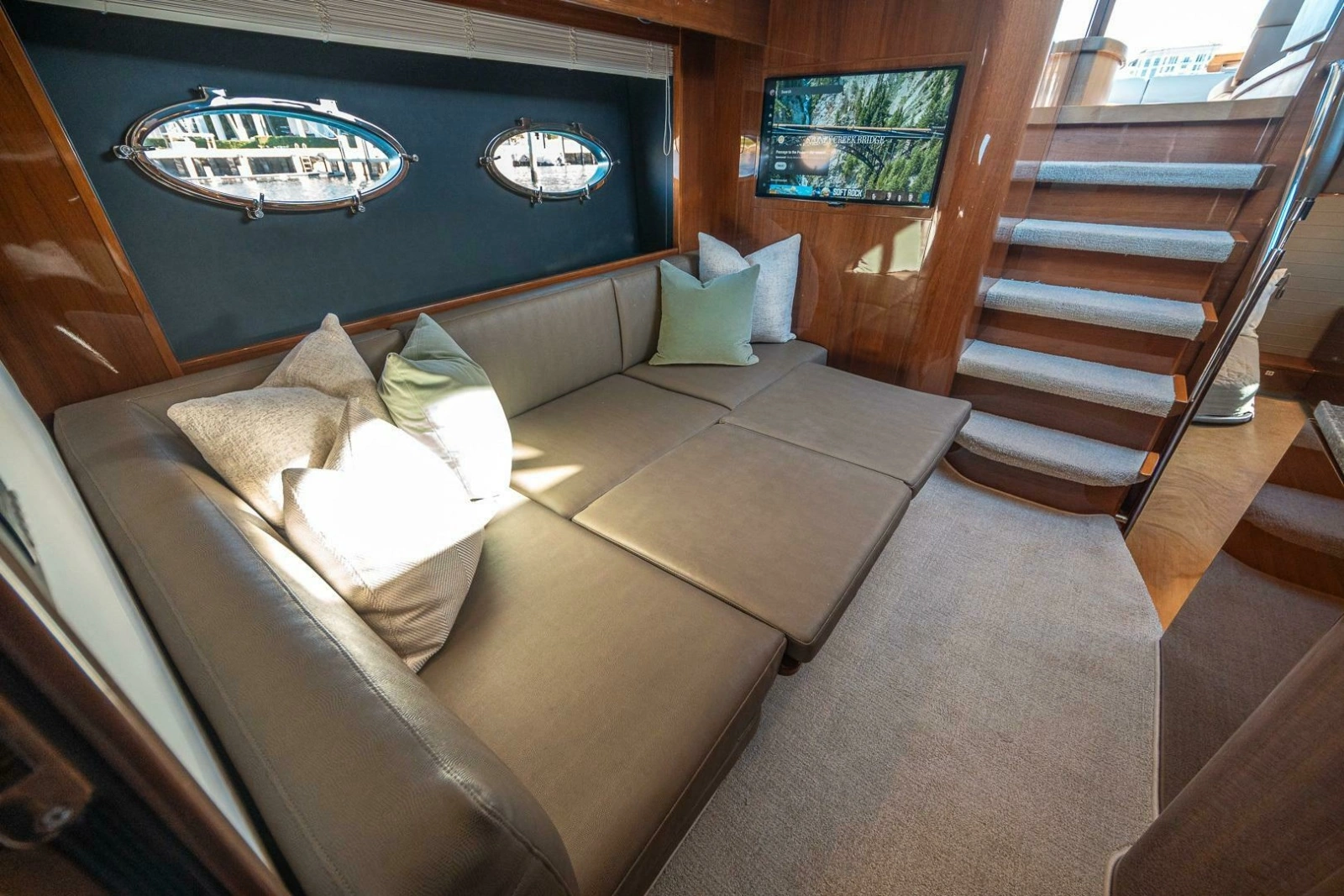 2016 Princess V48
