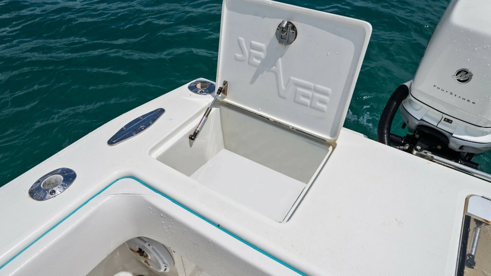 Aft Deck Baitwell with Open Lid