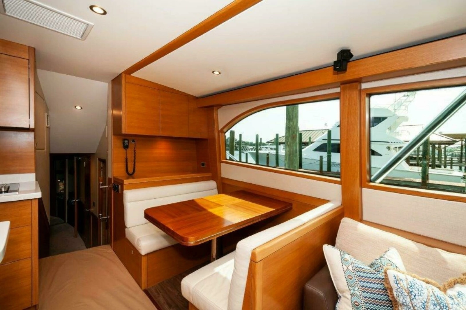 2016 Hatteras GT60  KNOT ON CALL  Dinette