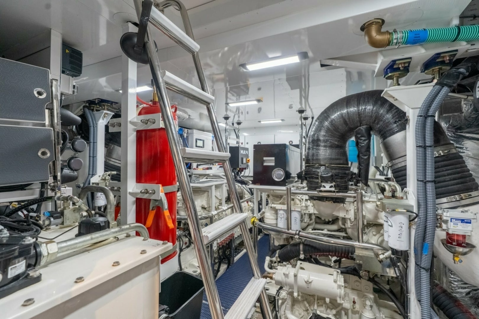 Princess 80 LANIKAI - Engine Room
