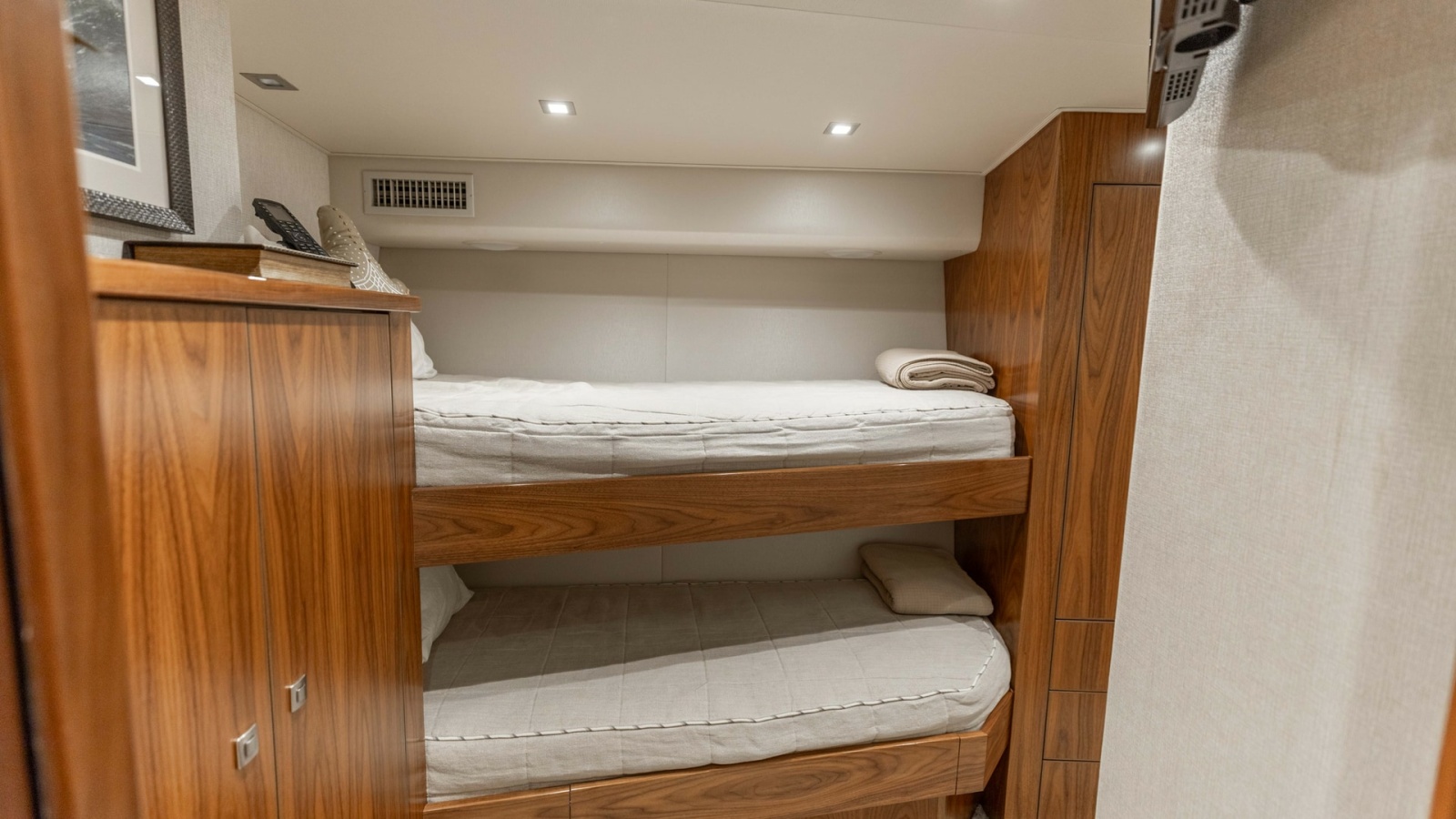 80' 2016 Viking 80 Convertible