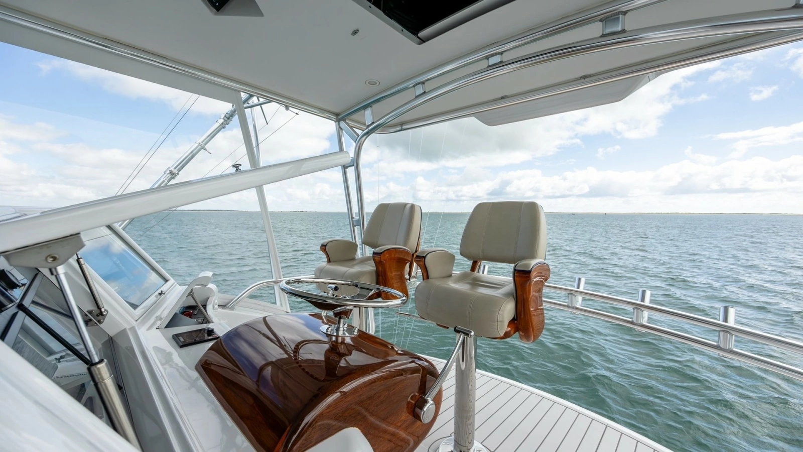Flybridge Helm Station with Seating