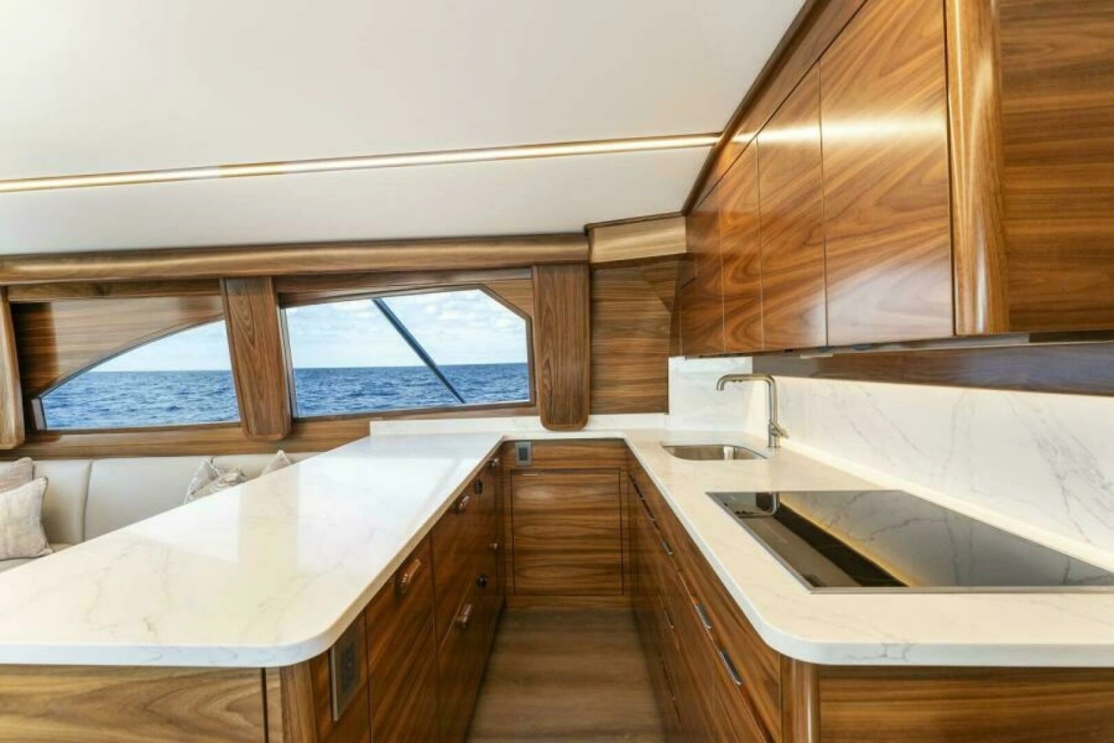 Viking 50 Convertible (9)