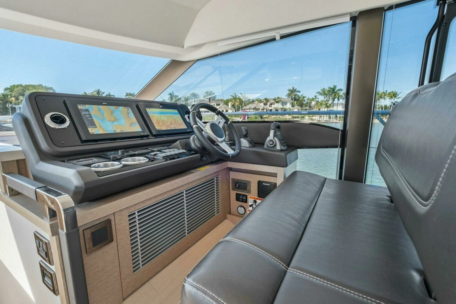 2022 Prestige 520 Flybridge photo 17