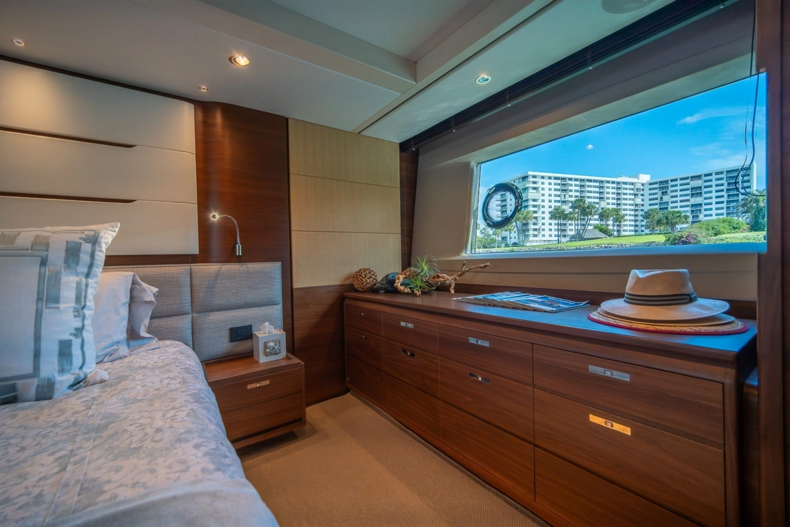 2017 Princess 68 Flybridge