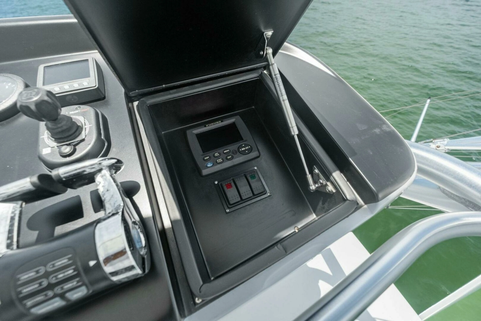 2015 Viking 52 OPEN photo 20