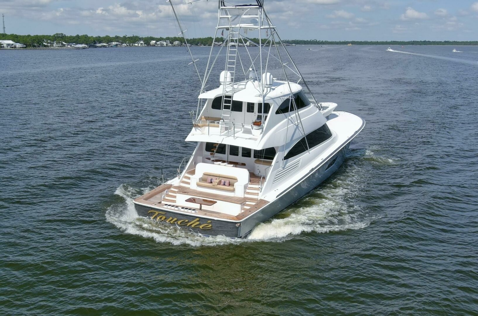 92' 2016 Viking 92 Enclosed Bridge