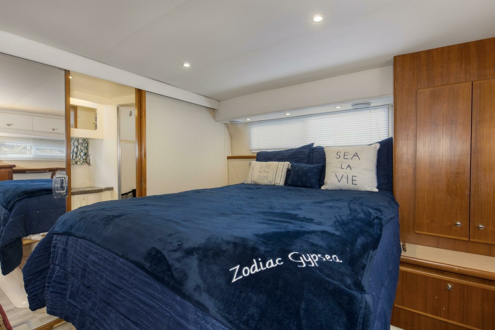 44' 1997 Carver 445 Aft Cabin
