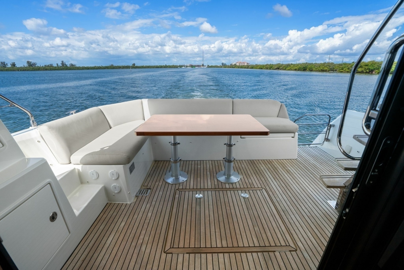 2020 Prestige 460 Flybridge