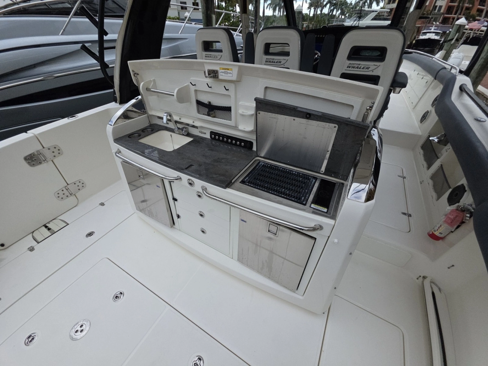2021 Boston Whaler 420 Outrage BFT-Profile
