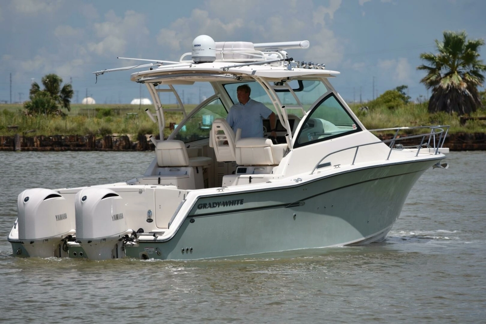 2016 Grady-White 330 Express 