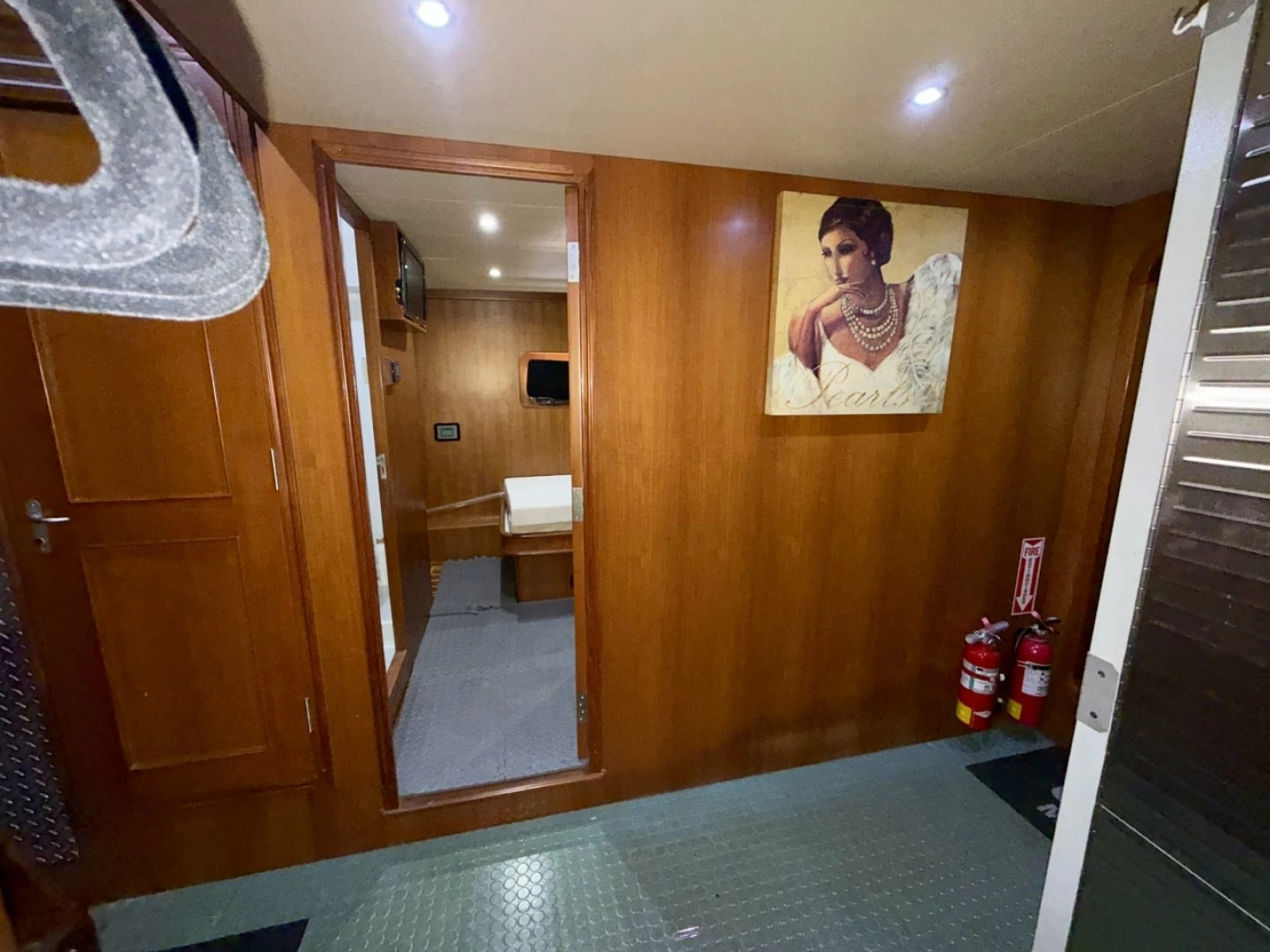 Alaskan 70 OHANA - Crew Quarters