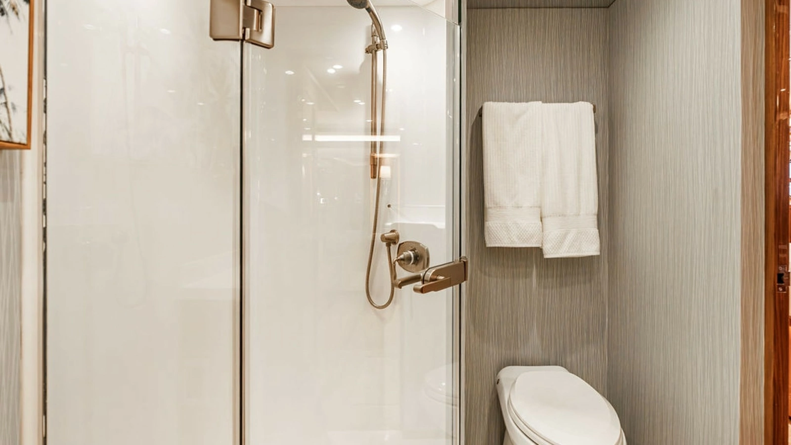 Luxurious Master Head