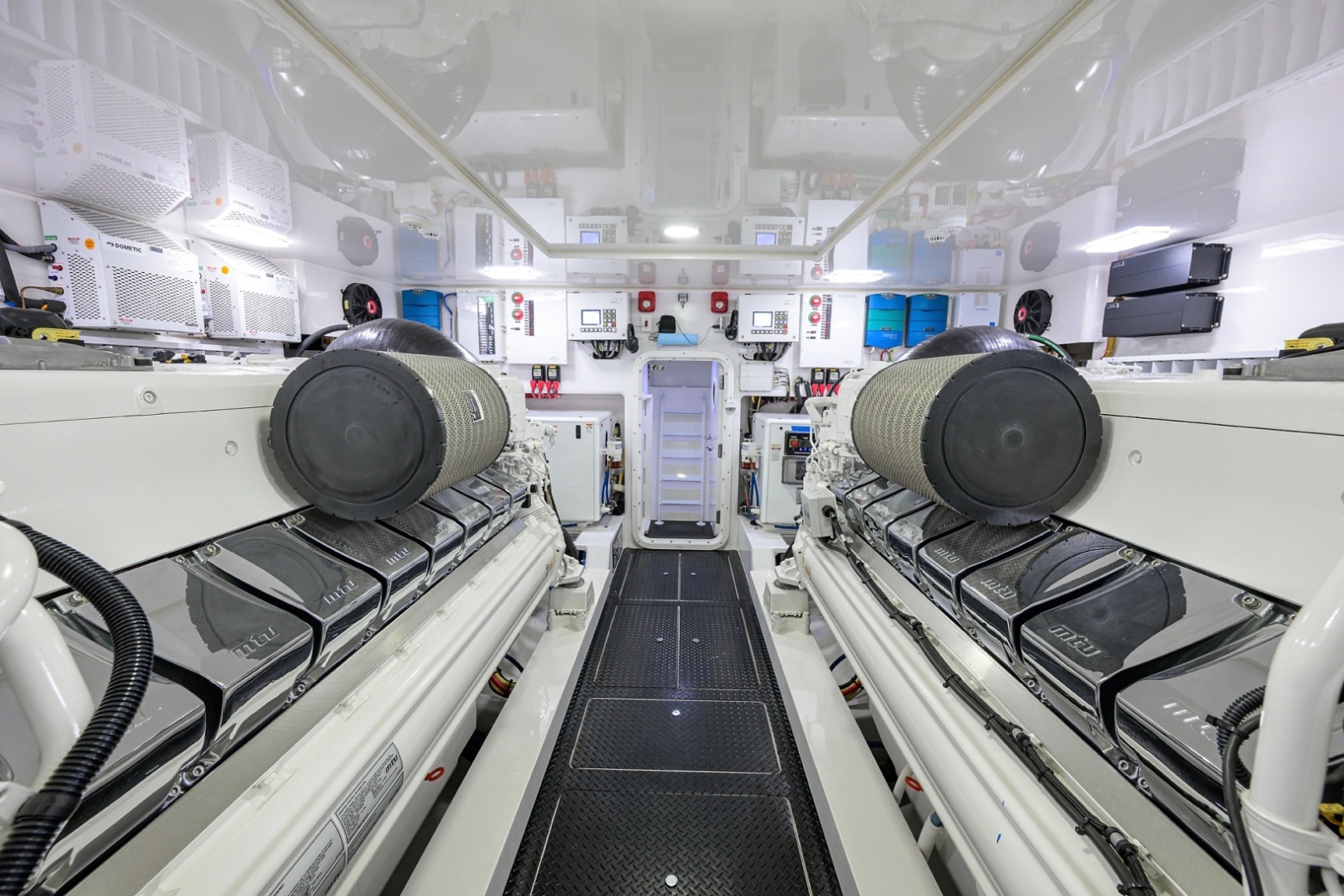 Viking 80 MERCEDES - Engine Room