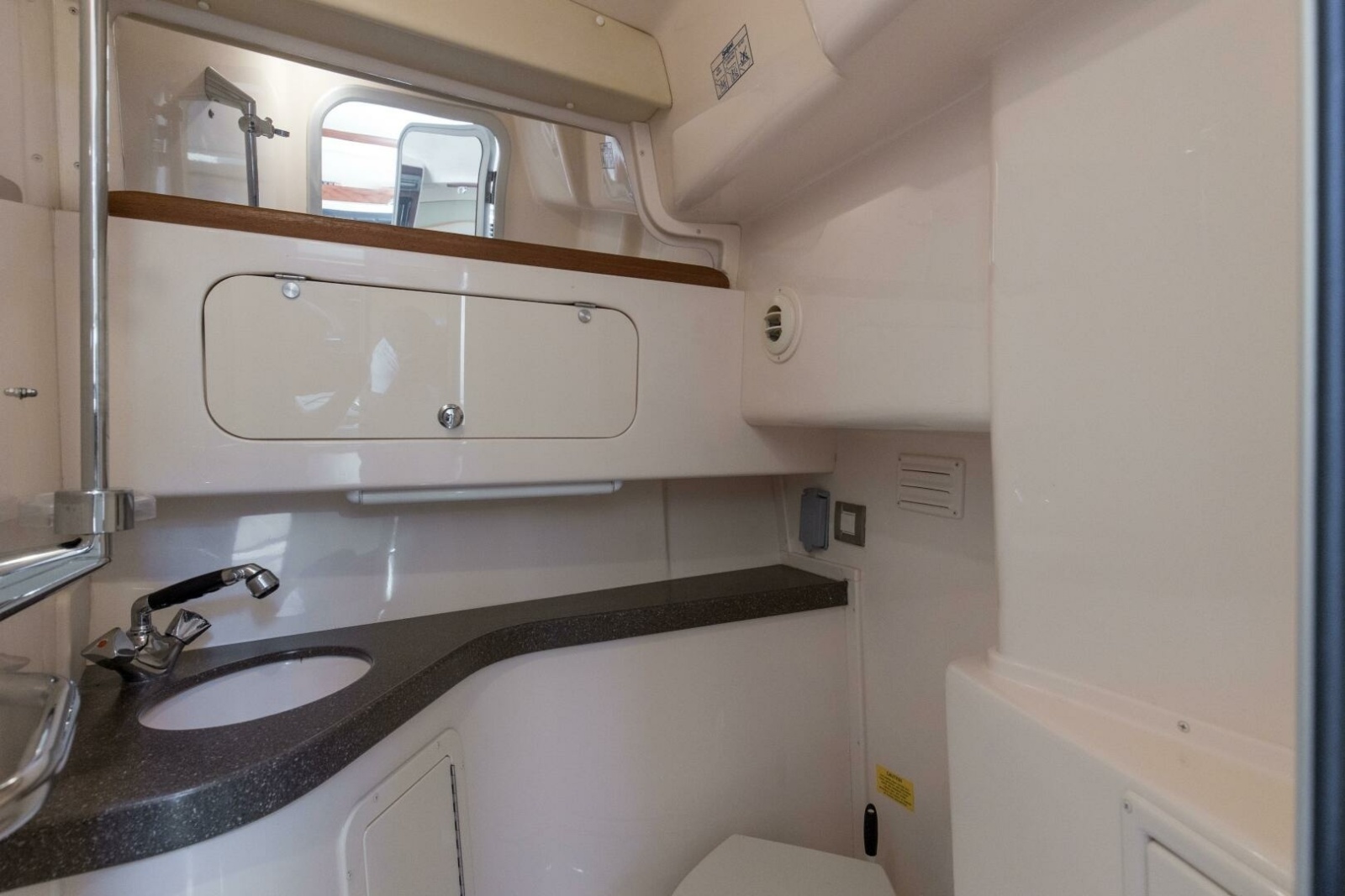 33' 2009 Grady-White 330 Express