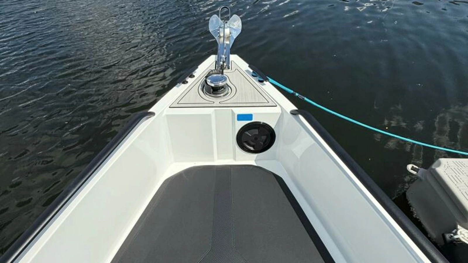 2024 Iron 27 Center Console