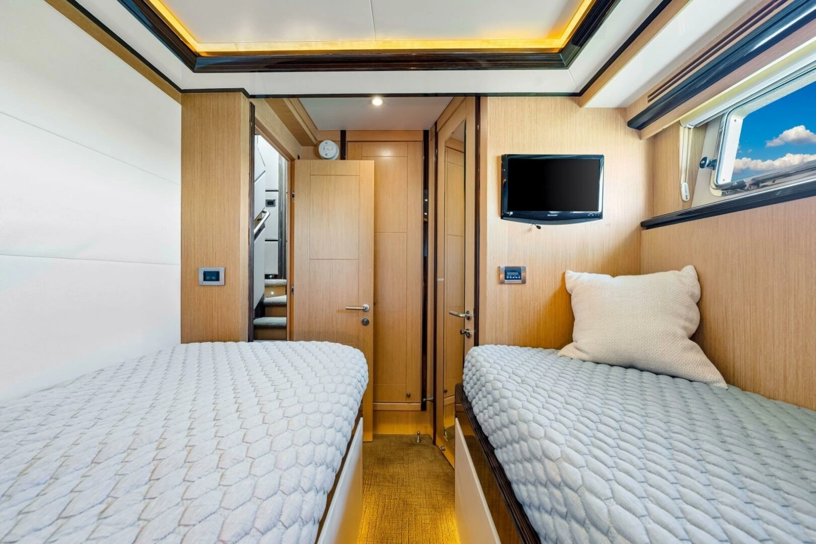 2010 83 Ocean Alexander Motor Yacht 'Relentless'