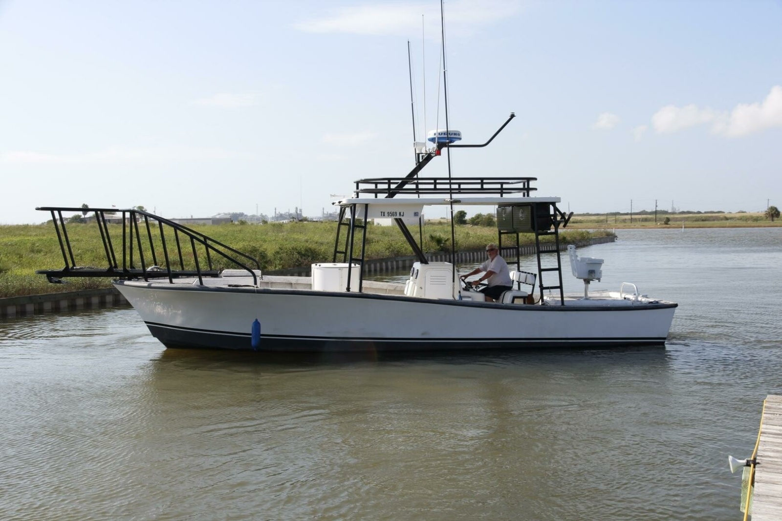 31' 1997 Custom 31 Center Console
