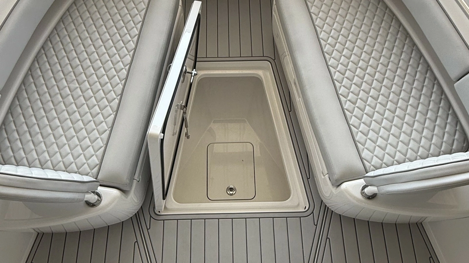 2025 29 Valhalla Boatworks V-29 Gunpowder Forward Seating (2)