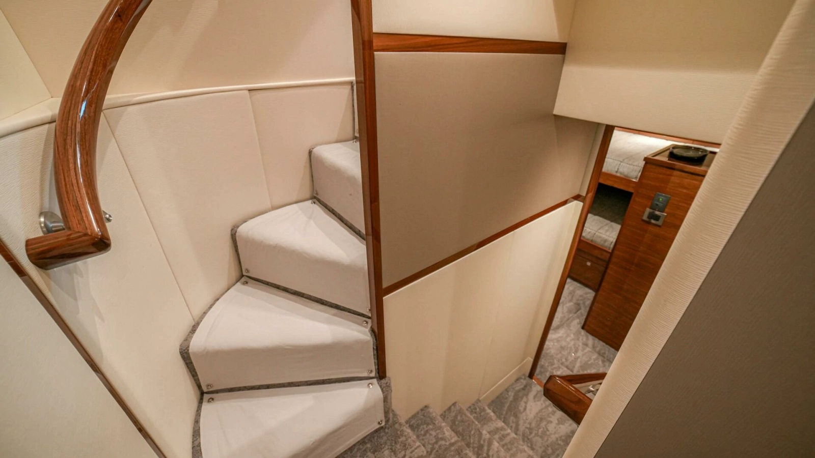 2023 Viking 73 Convertible "Free Spool"