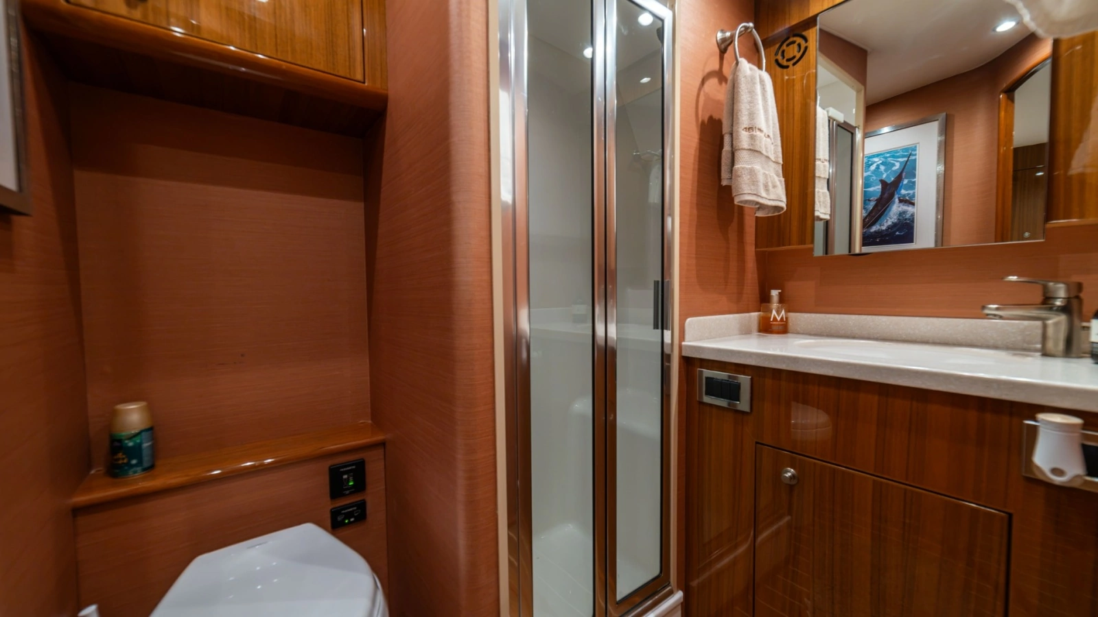 Elegant En-Suite Bathroom