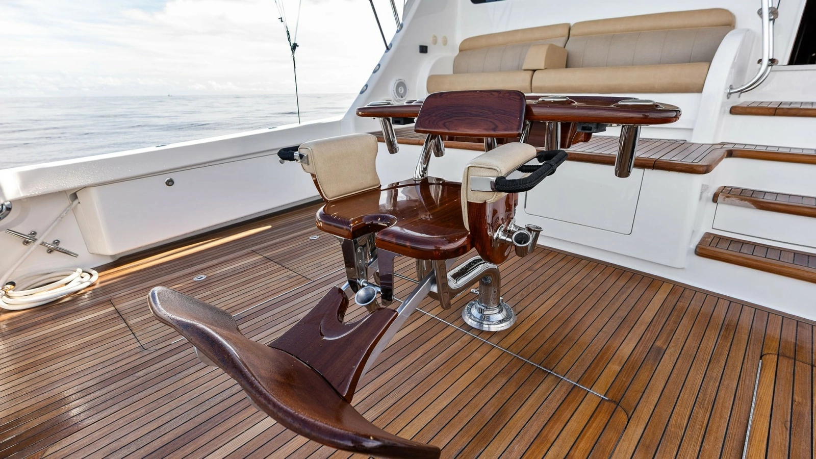 Teak Cockpit with Fighting Chair