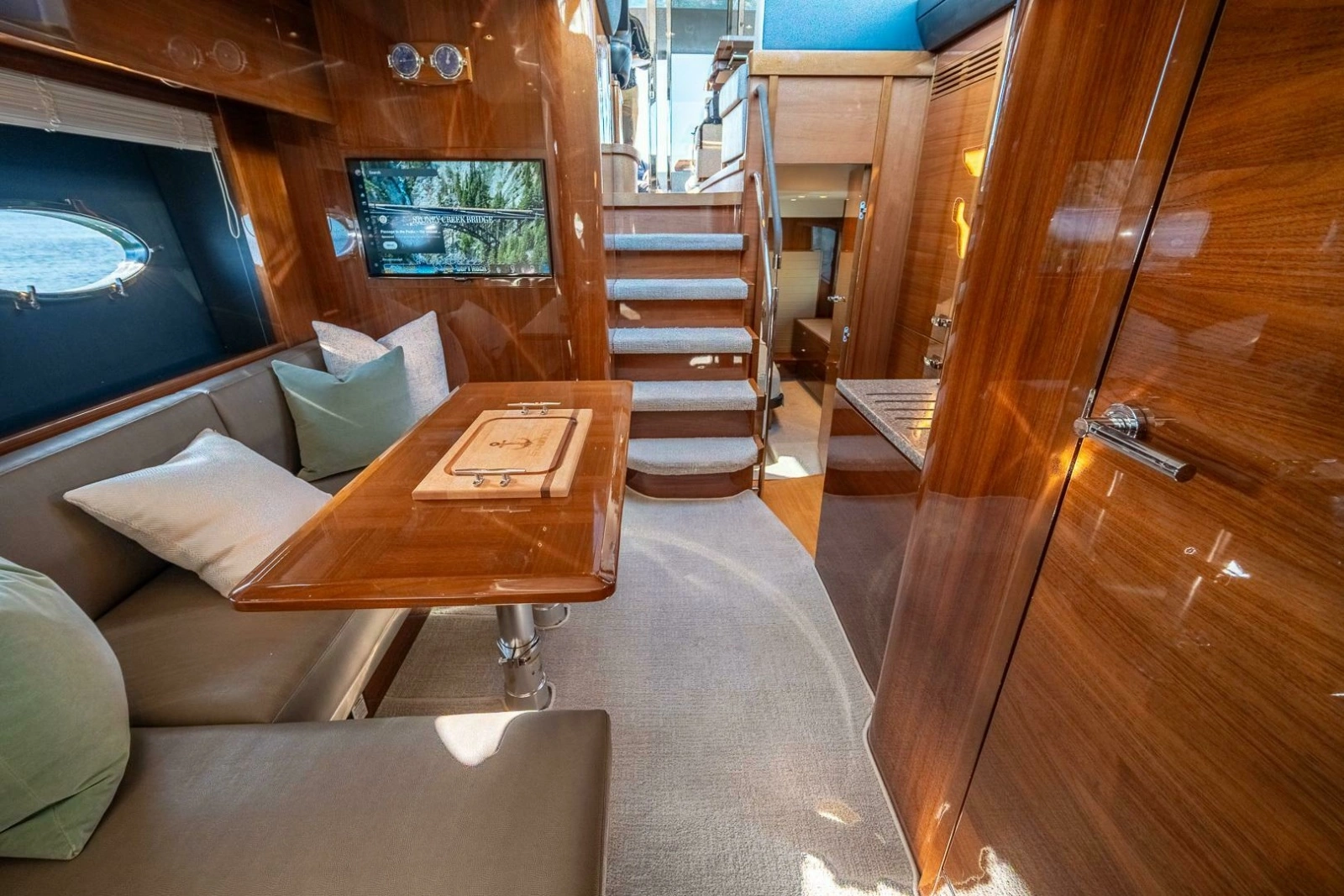 2016 Princess V48