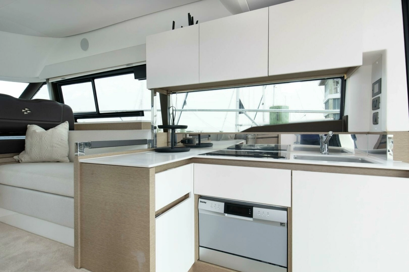 2023 Prestige 460 Flybridge "Pass-N-Bye"