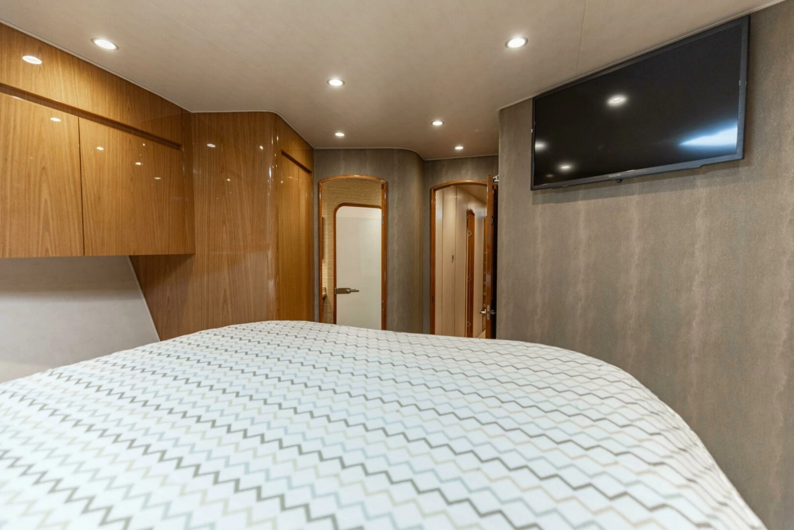 2013 Viking 76 Convertible photo 36