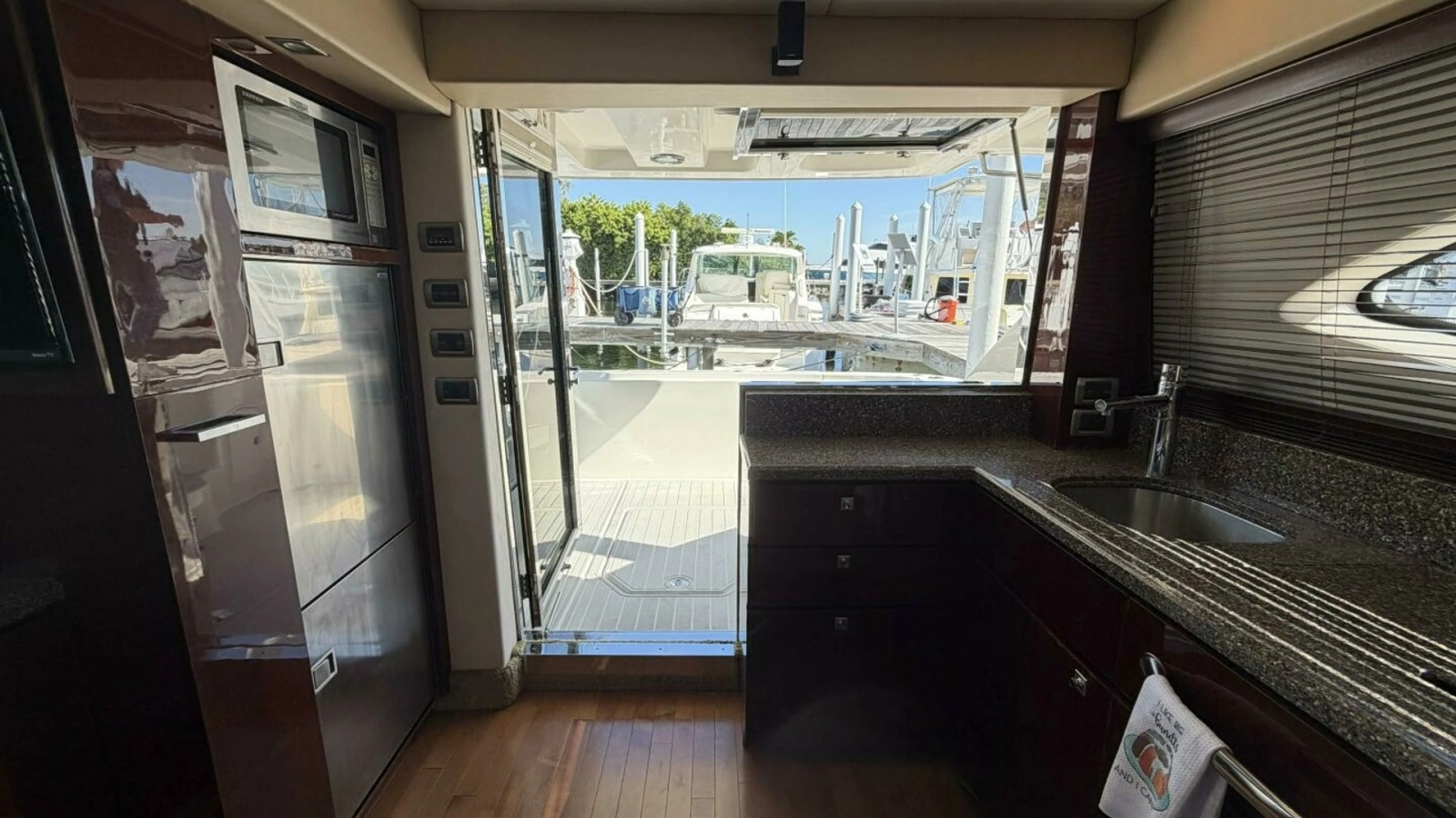 2008 Sea Ray 47 Sedan Bridge - Galley