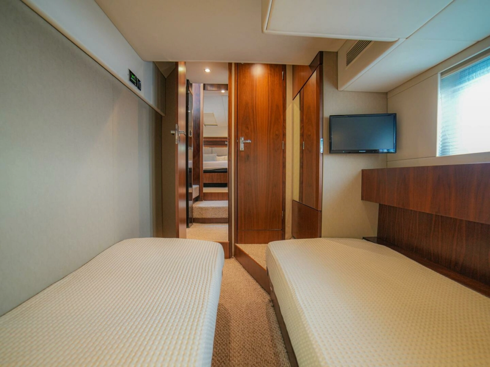 50  Fairline 2014 Cruiser "YOLO"