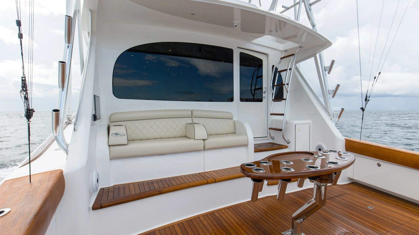 2022 Viking Convertible Cole Play Cockpit (5)