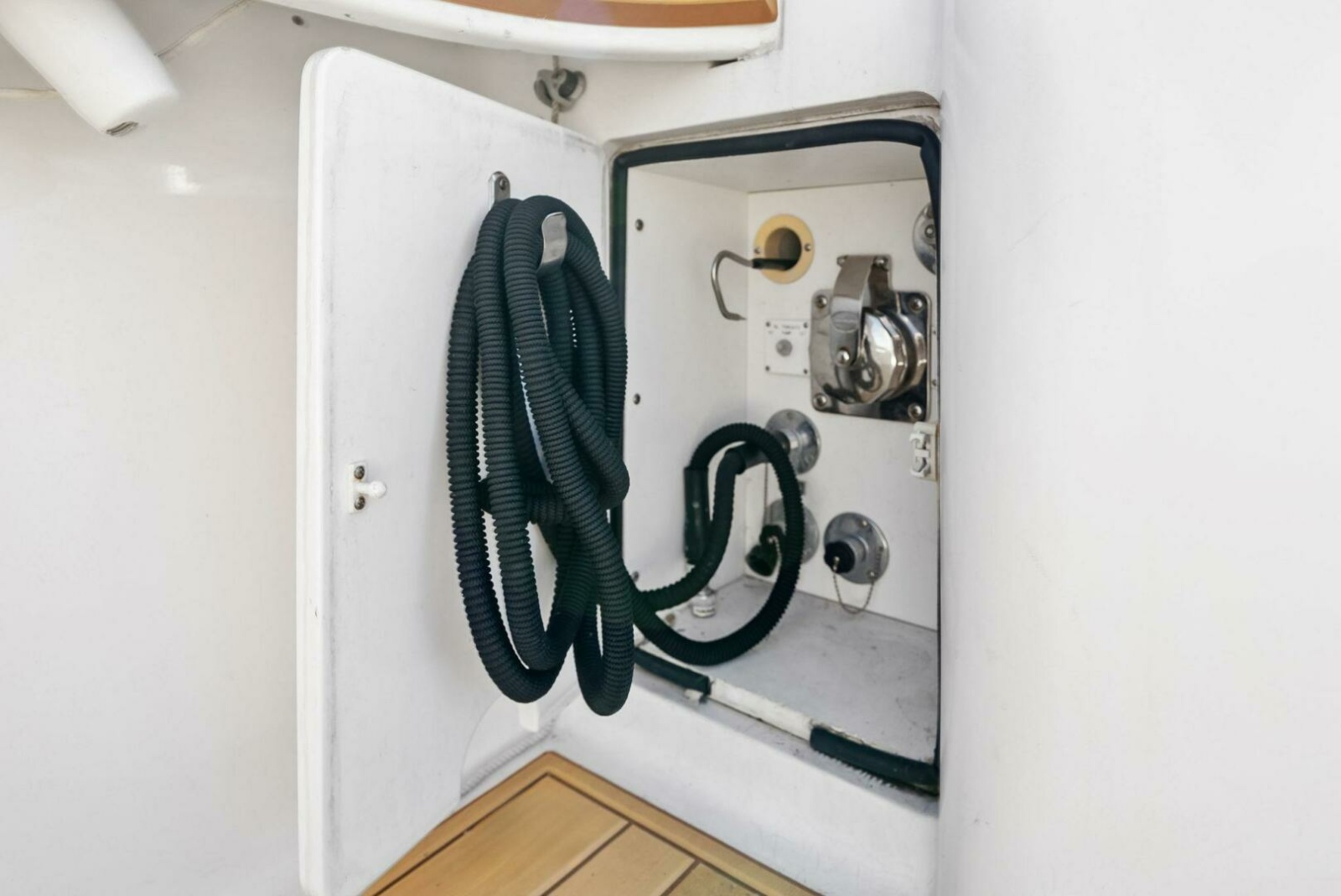 65' 2002 Viking 65 Convertible