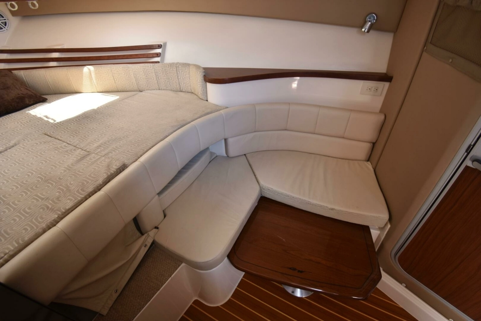 2016 Grady-White 330 Express 