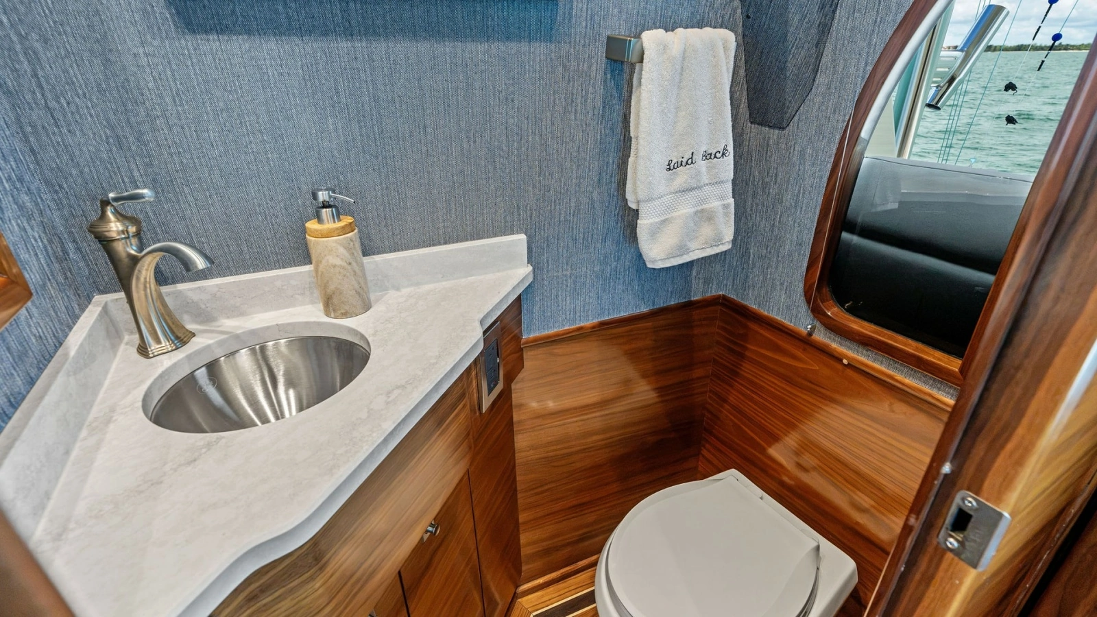 Guest Head with Vanity Sink