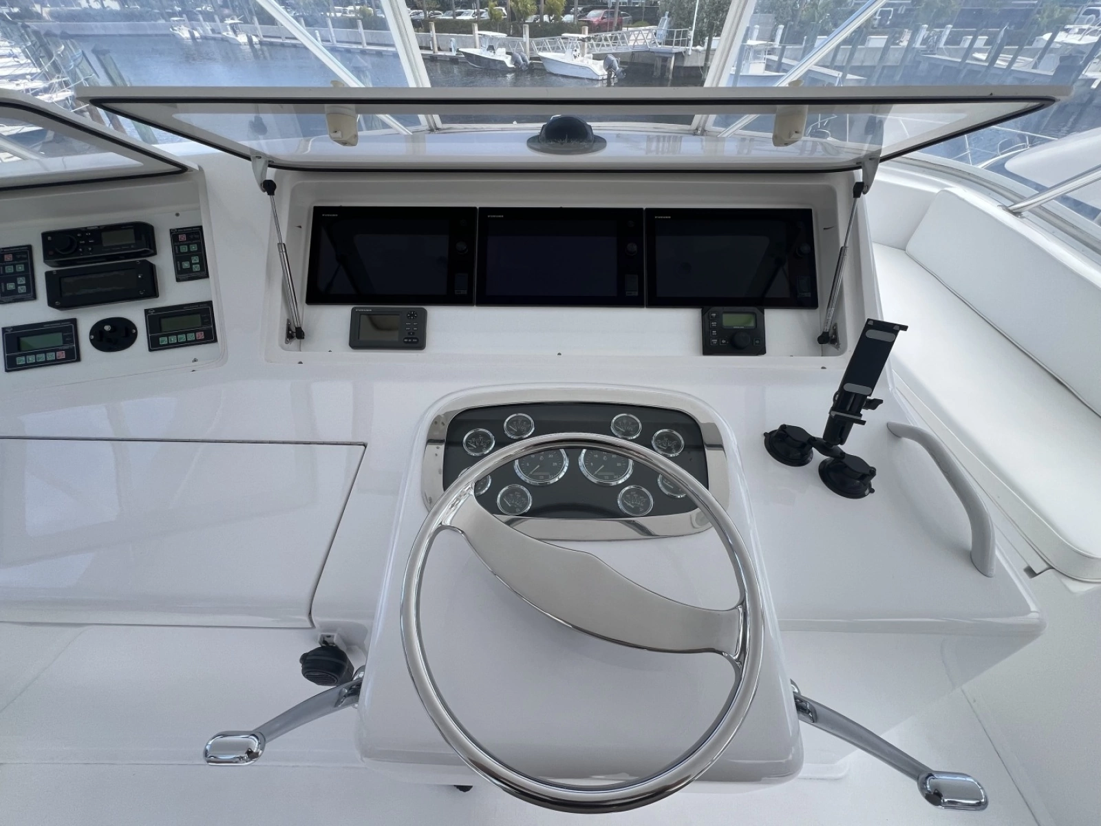 Viking 52 LET IT RAIN - Helm