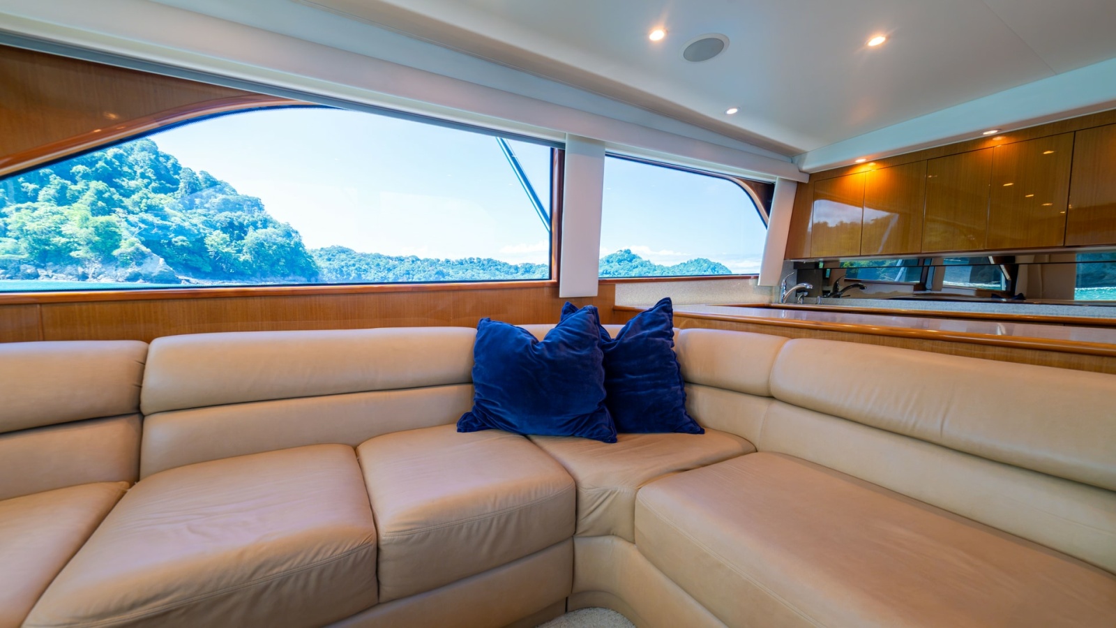 2001 Viking 61 Convertible- Caliente- Salon