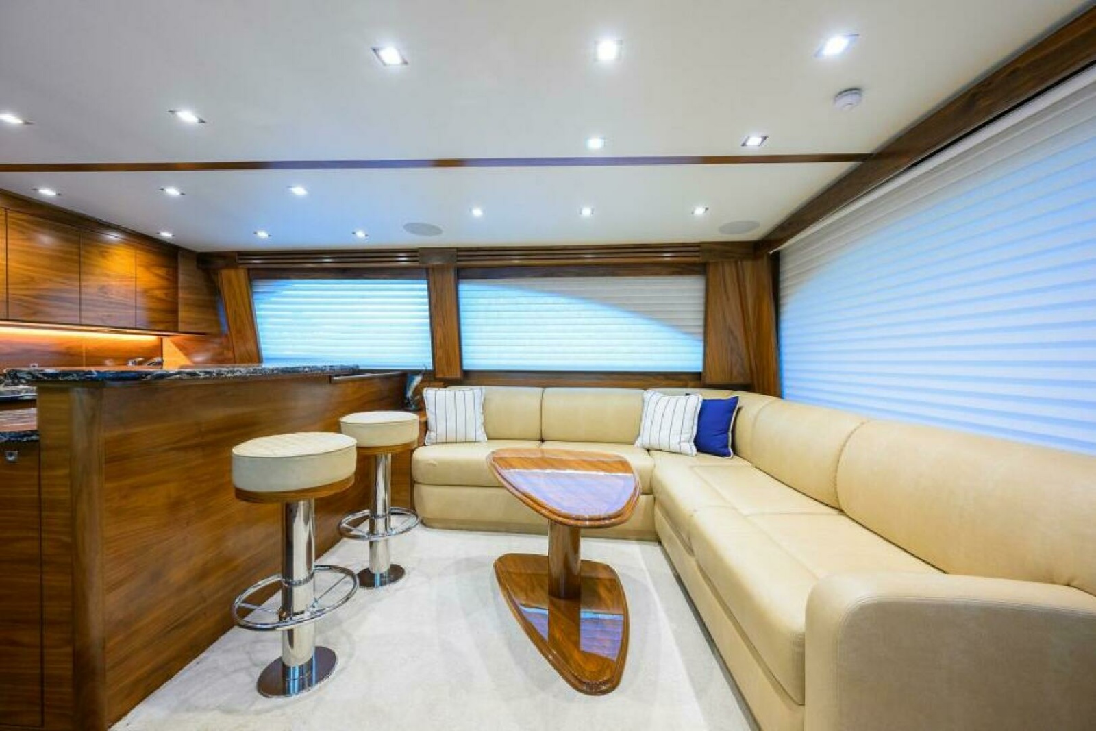 2023 Viking 64 Convertible - Salon