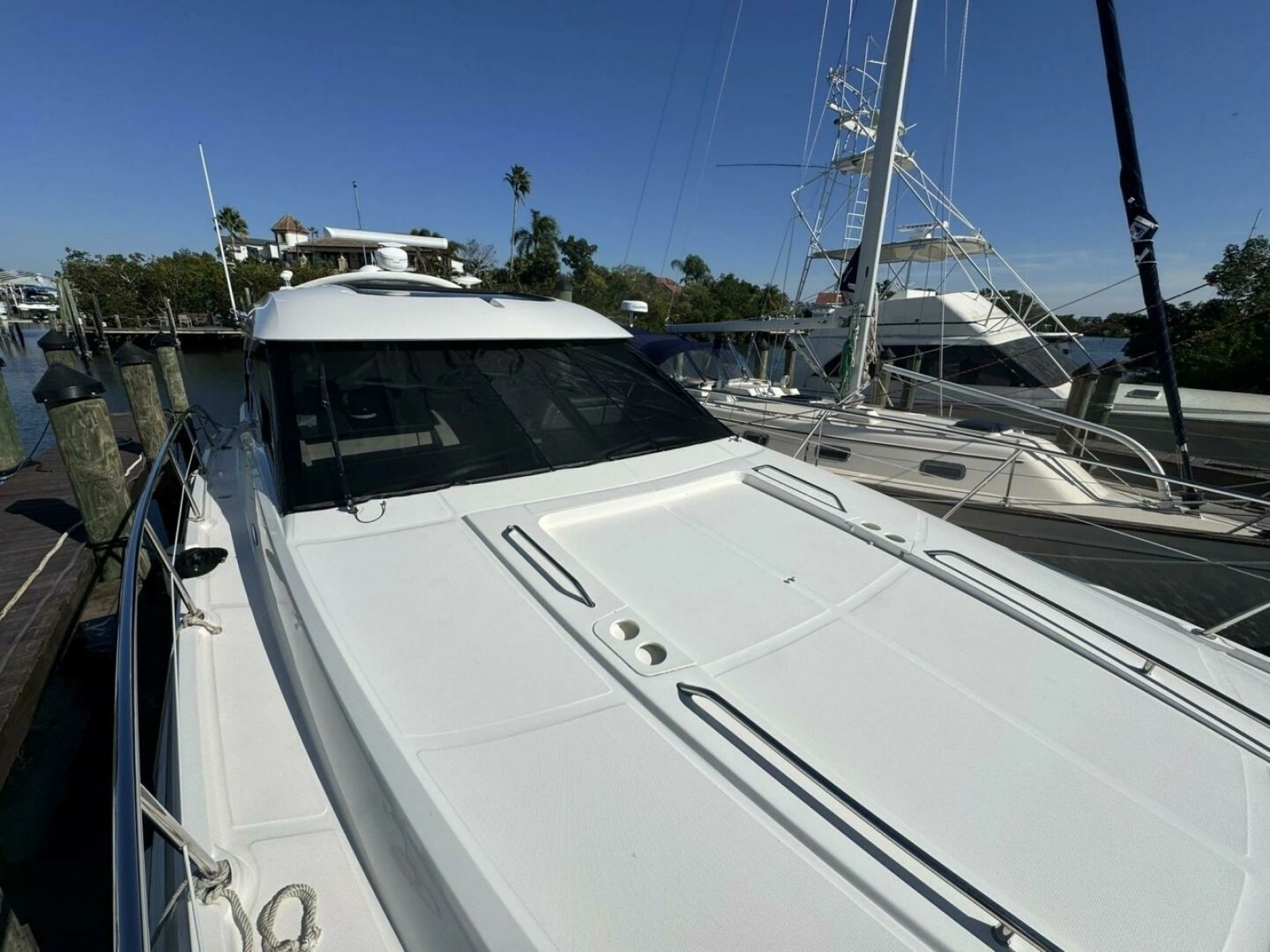 2016 Sea Ray 470 Sundancer 'Lopez Cove II' - Bow Lounge