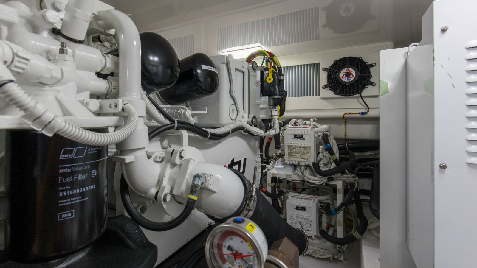 2022 Viking Convertible Cole Play Engine Room (6)
