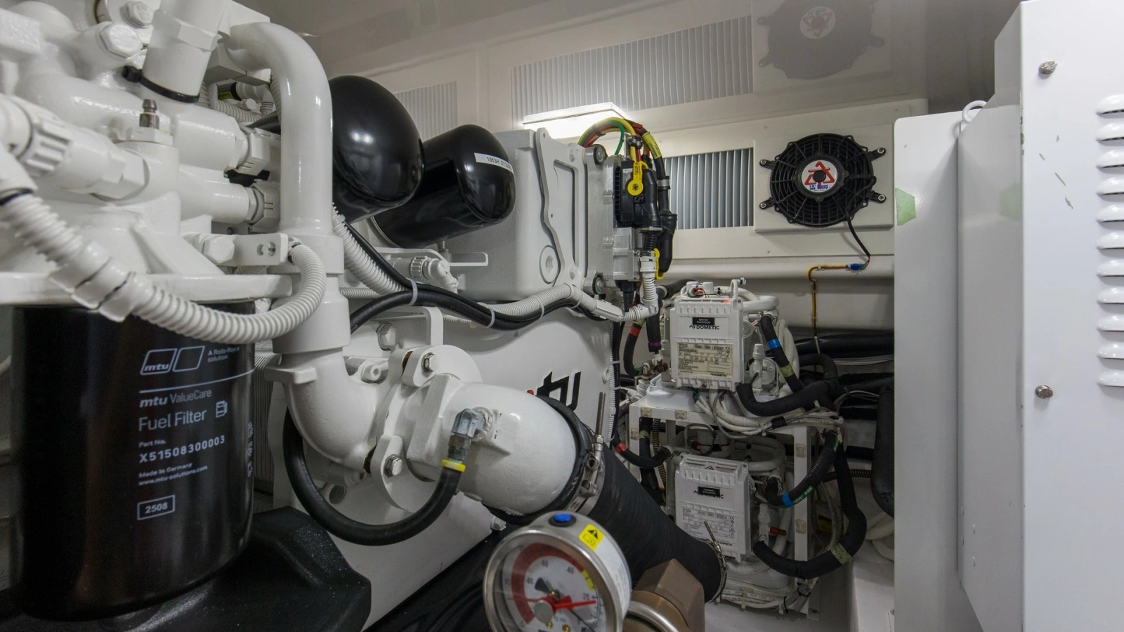 2022 Viking Convertible Cole Play Engine Room (6)