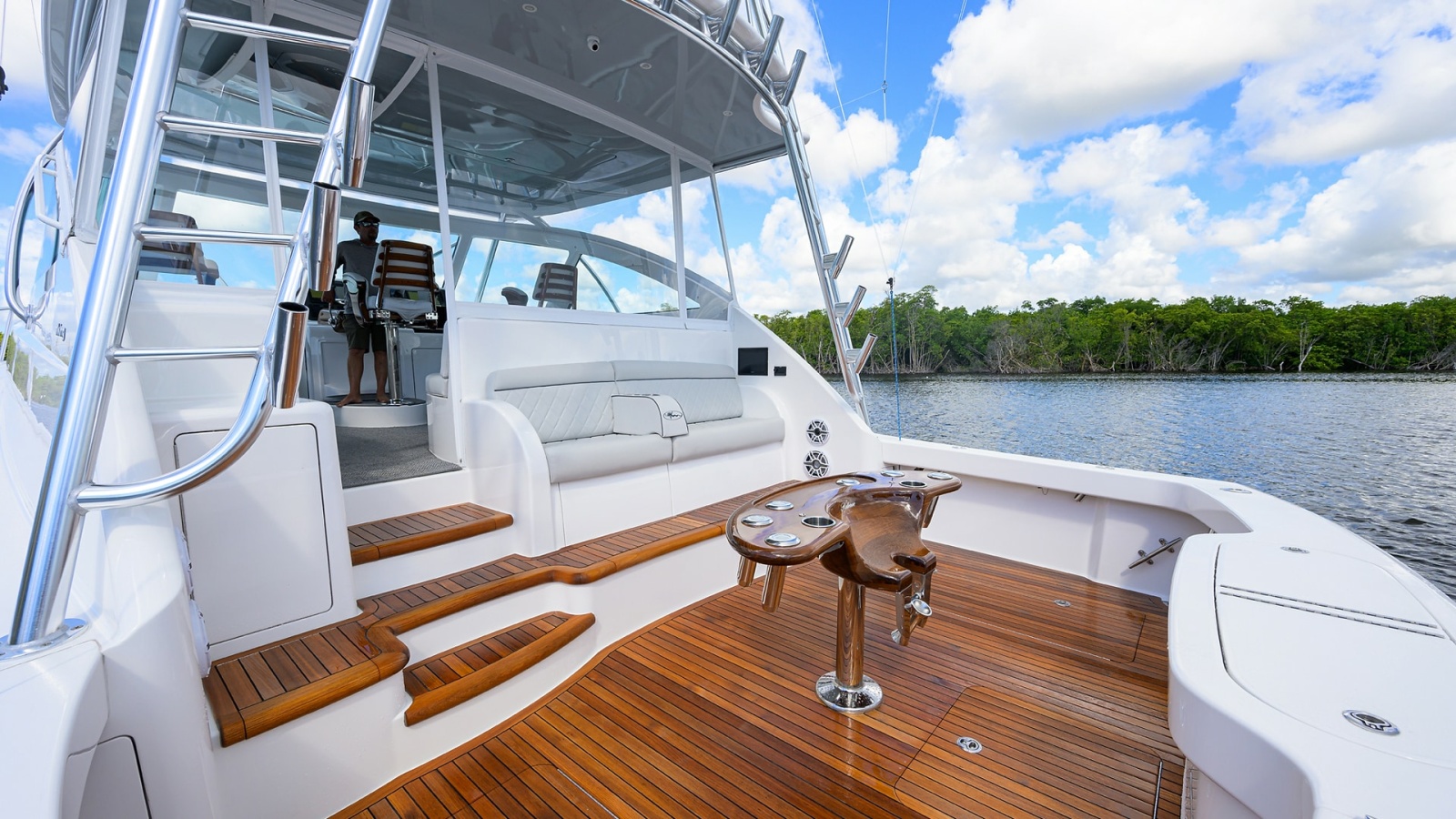 44_viking_reelaxin_cockpit_04